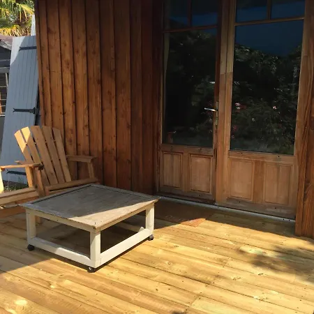 Maison De Bed & Breakfast